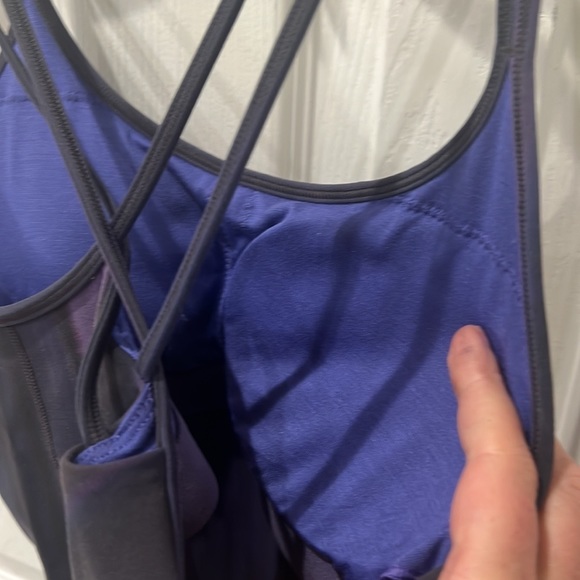 Lululemon tank like new with built in bra - Picture 4 of 4